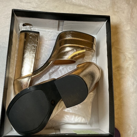 INC International Concepts Gold Platform Heels - Picture 3 of 5